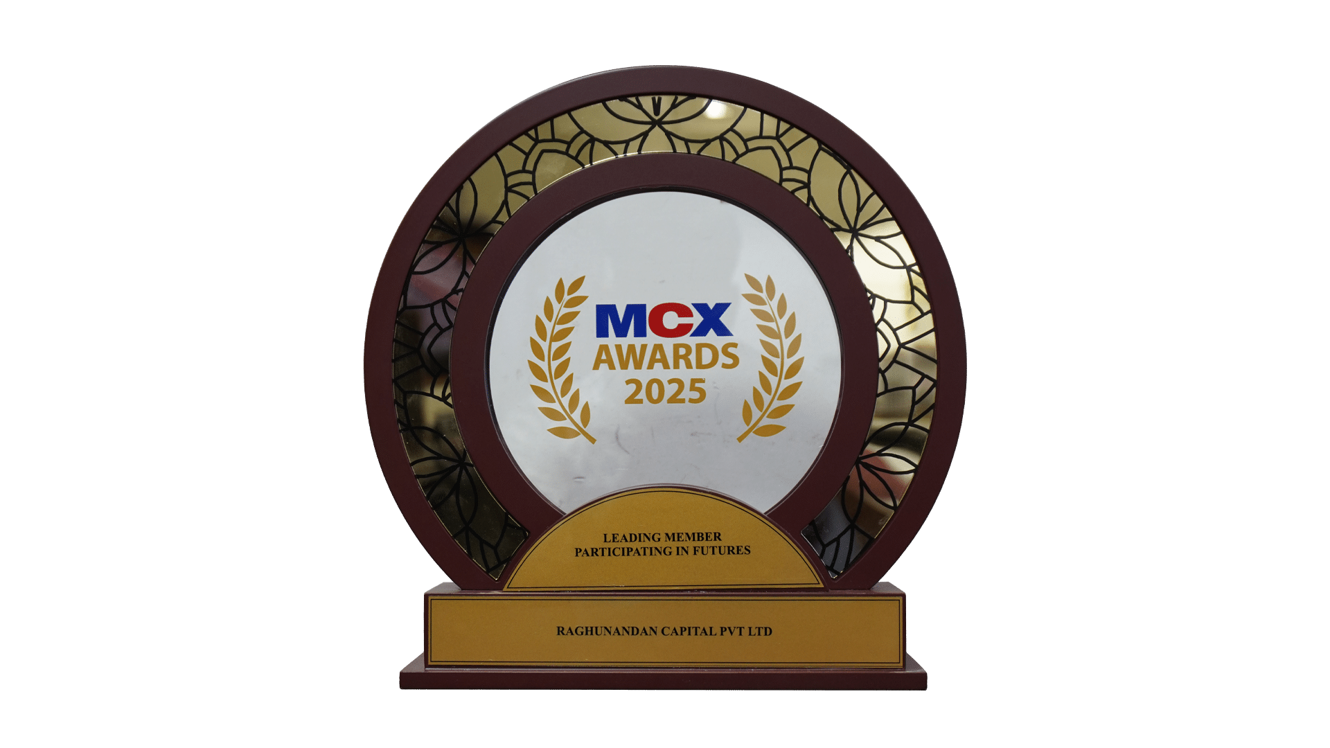 MCX Awards 2025 – Leading Member in Futures | Raghunandan Capital Pvt Ltd MCX Awards 2025 trophy presented to Raghunandan Capital Pvt Ltd for Leading Member Participating in Futures